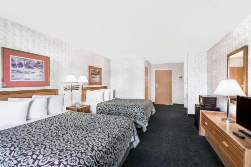 Days Inn by Wyndham West Yellowstone image 9